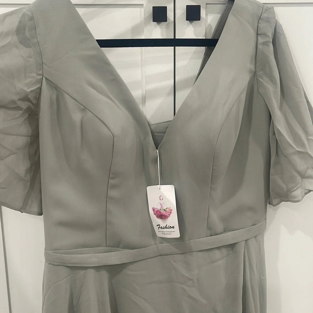 Dress - Picture 3 of 4